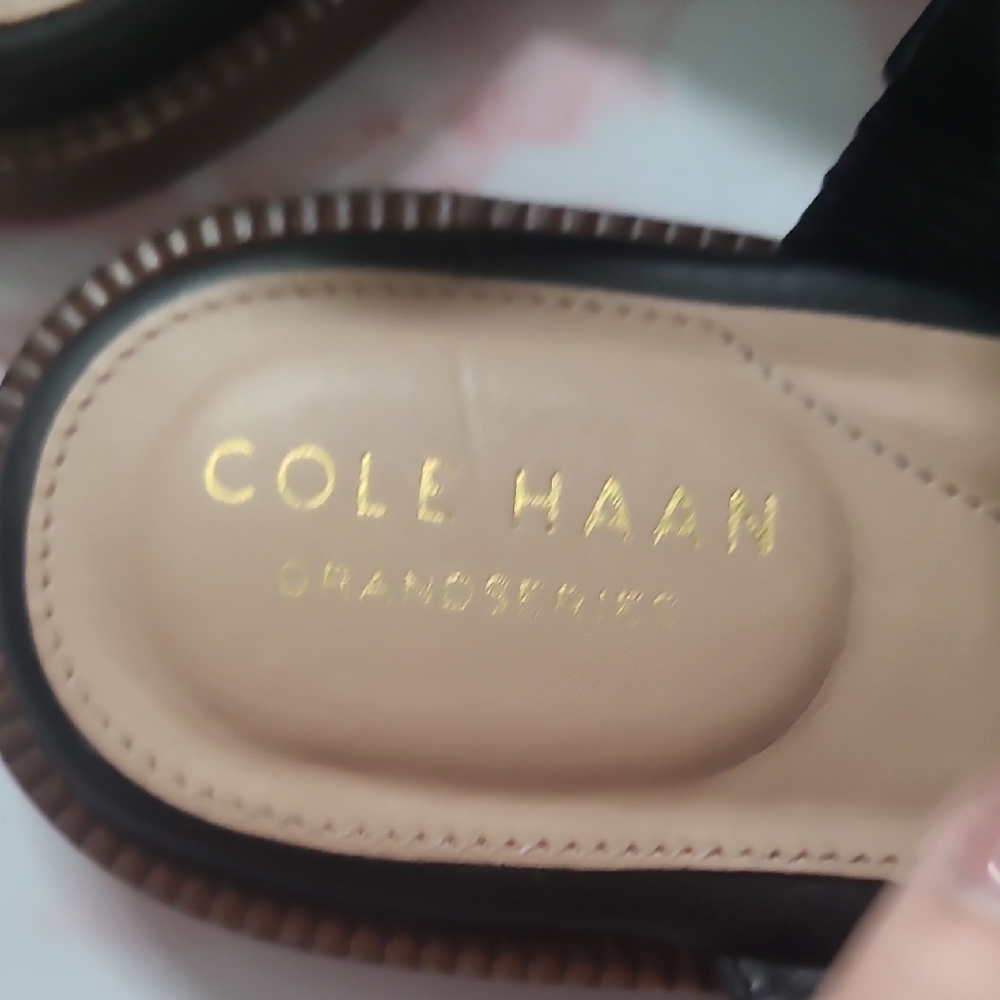 EUC Cole Haan Graud 360 Black Leather T-Strap Winslet Sandals Sz 8.5B - Picture 6 of 7